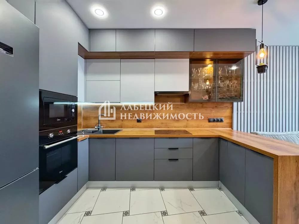 Фото объекта: 2-комн. кв., 59,7 м², Санкт-Петербург, Среднерогатская ул.